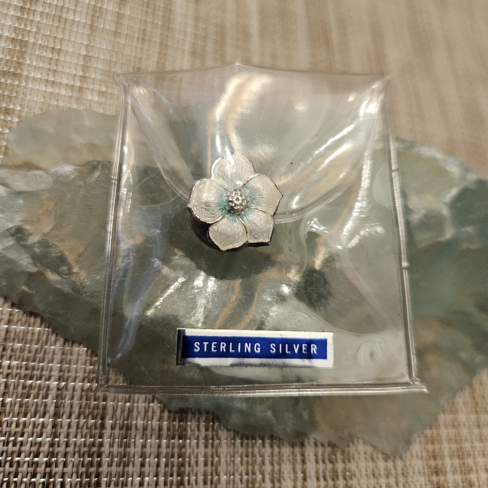 Vintage sterling silver white flower pin
